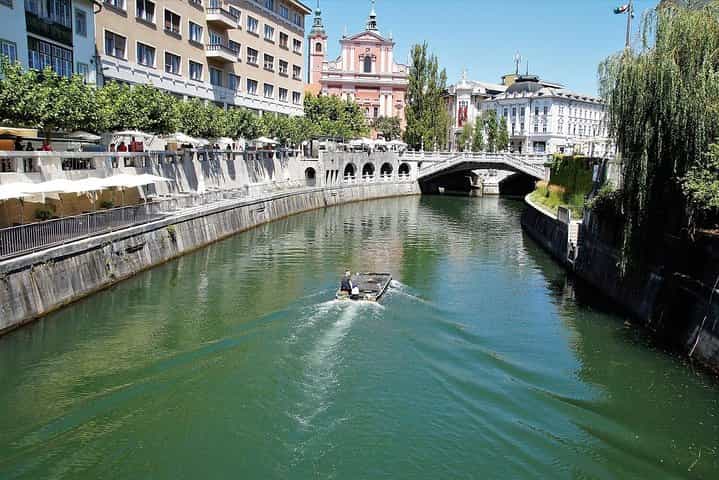 Private Transfer from Zagreb to Ljubljana with Sightseeing