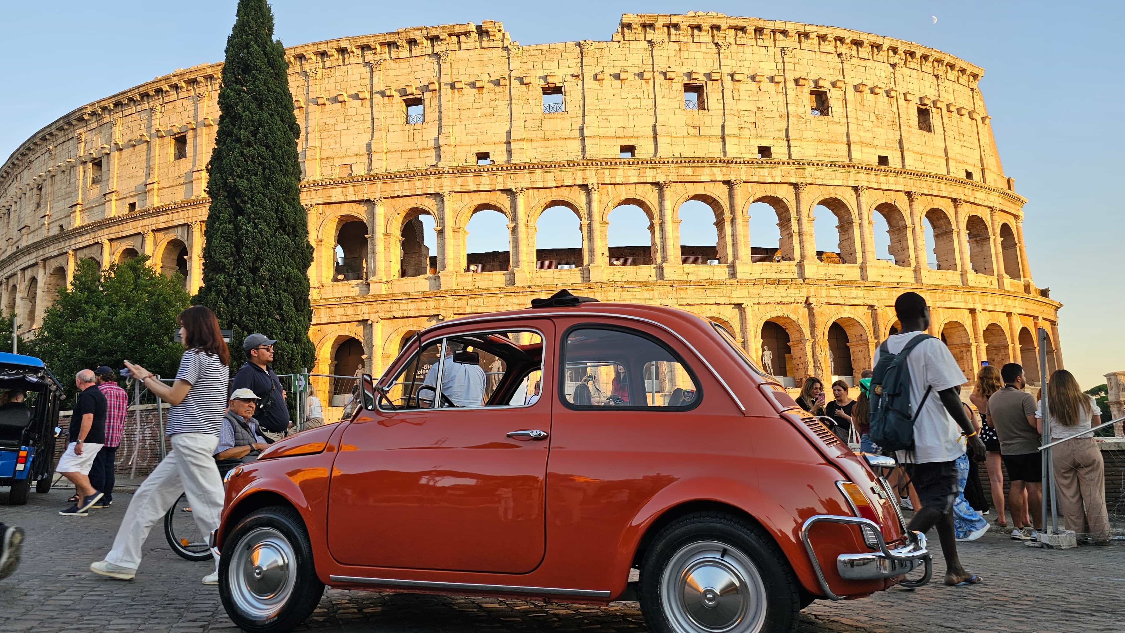 Rome: “La Dolce Vita” - Fiat 500 Private Tour with Prosecco