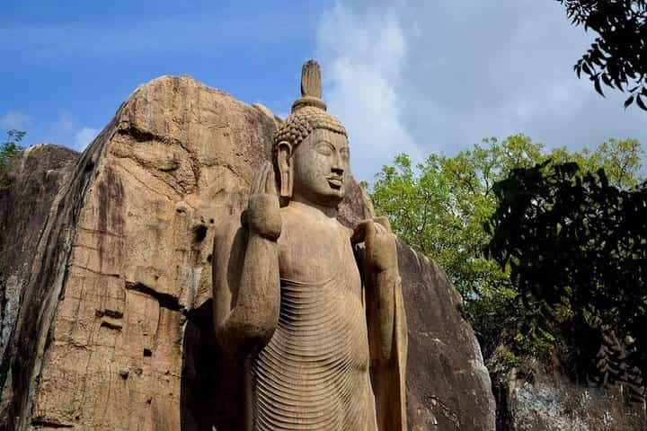 Aukana and Anuradhapura Day Tour From Negombo