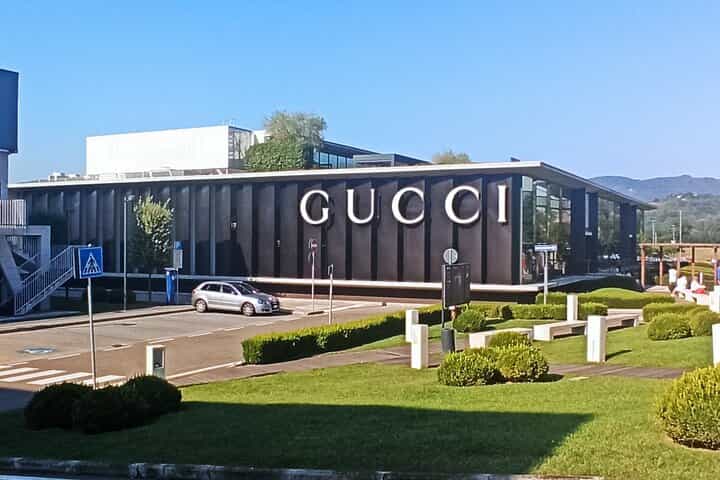 Transfer from Arezzo to Florence with stop at The Mall Outlet