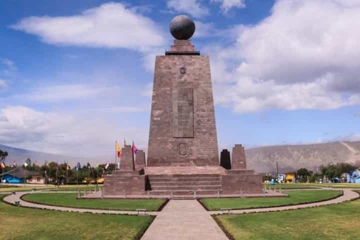Full day Quito City Tour and Middle of the world visit