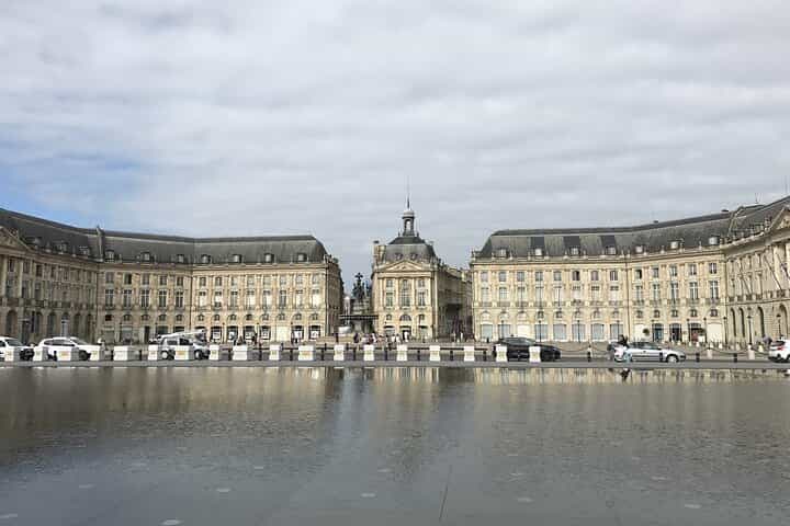 Private Historic Walking Tour in Bordeaux