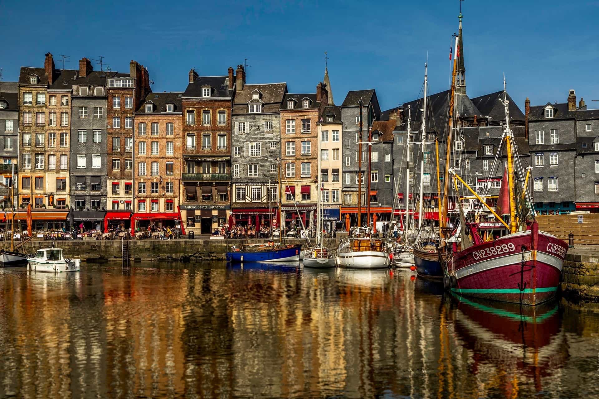 2-day Mont Saint-Michel, Normandy Express, 3 Loire Castles Private Trip from Paris