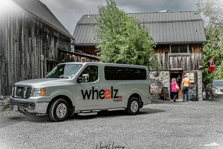 Private ONE-Way Transfer Niagara Falls Canada to Buffalo Airport