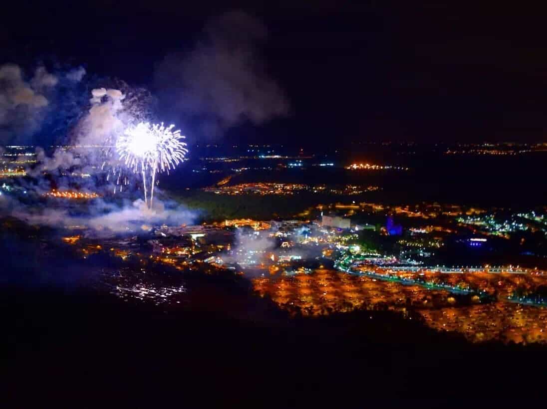 Limited Time Halloween & Christmas 77 Miles Fireworks Tour over all the Theme Parks
