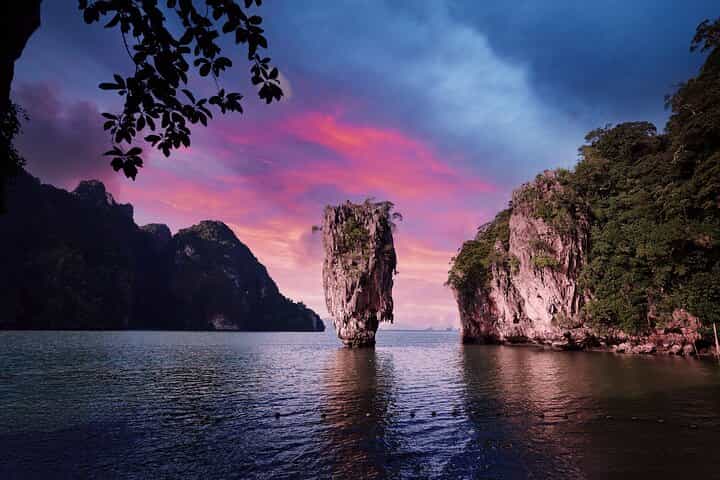 Jamebond Twilight Sea Canoe and Glowing Plankton from Khaolak