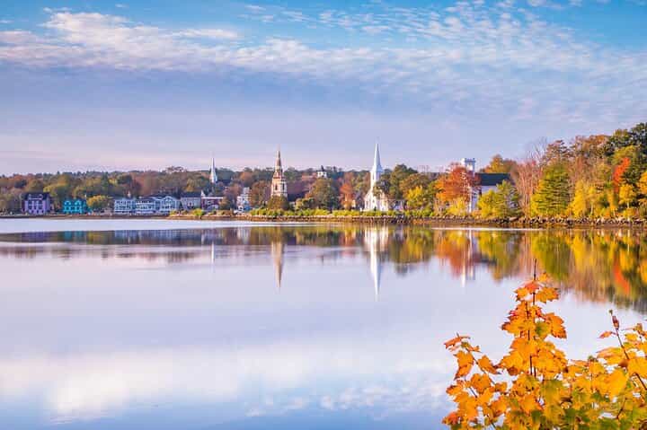 Day Trip to Lunenburg, Mahone Bay and Peggy's Cove from Halifax