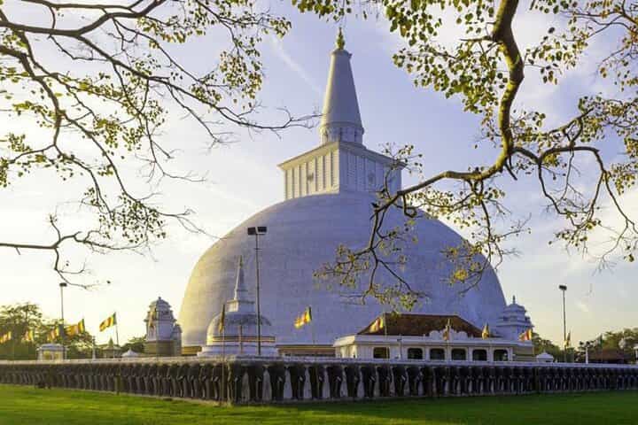 Anuradhapura and Aukana All Inclusive Day Tour From Colombo