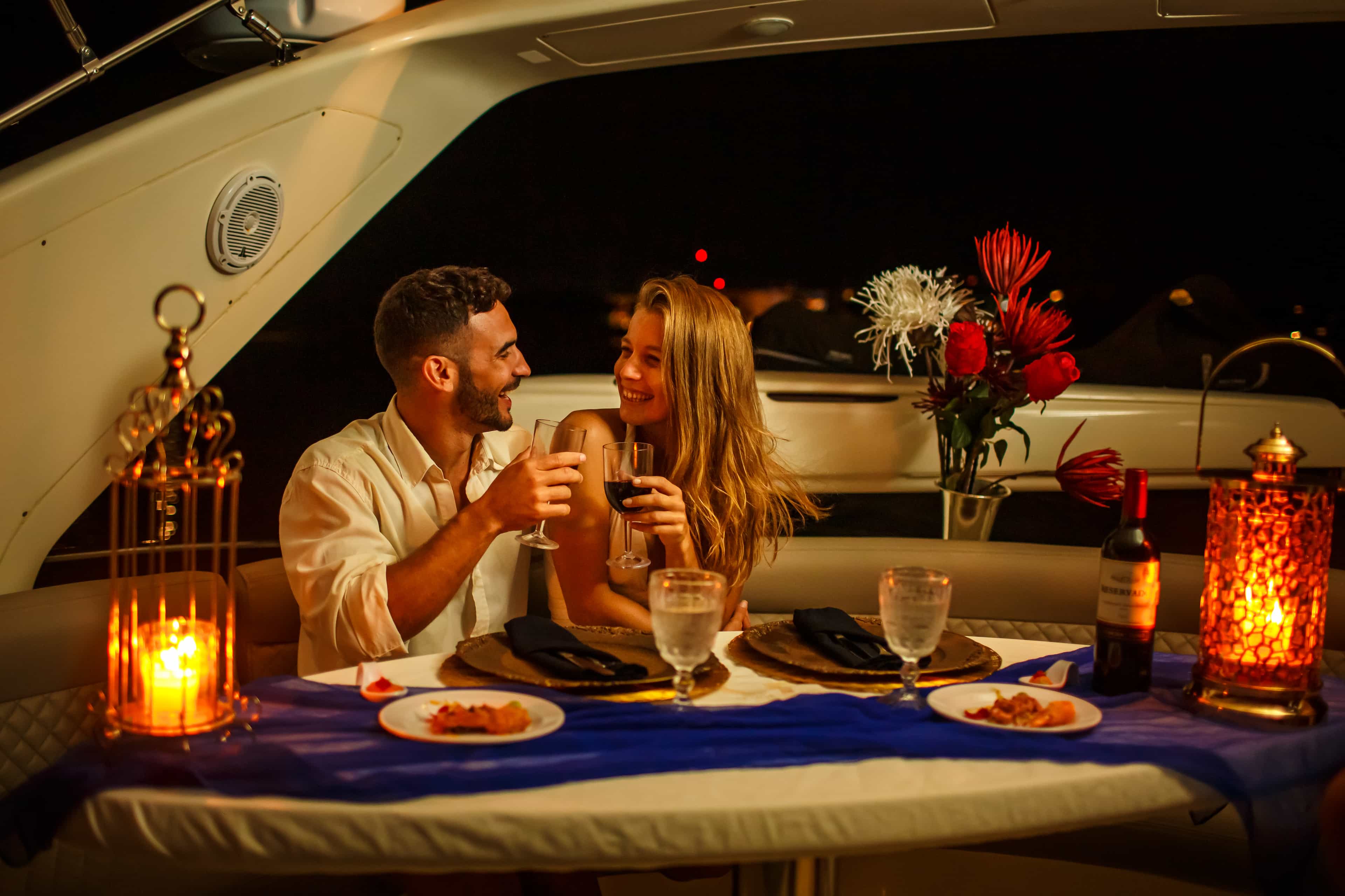All Inclusive Cancún: 3 hours Romantic Dinner in 50' Cranchi Mediterrane