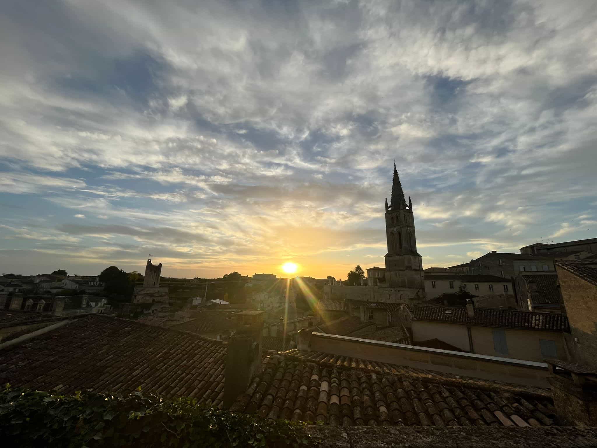 Small Group Tour: Walking Tour of Saint Emilion + Tasting in a Cave