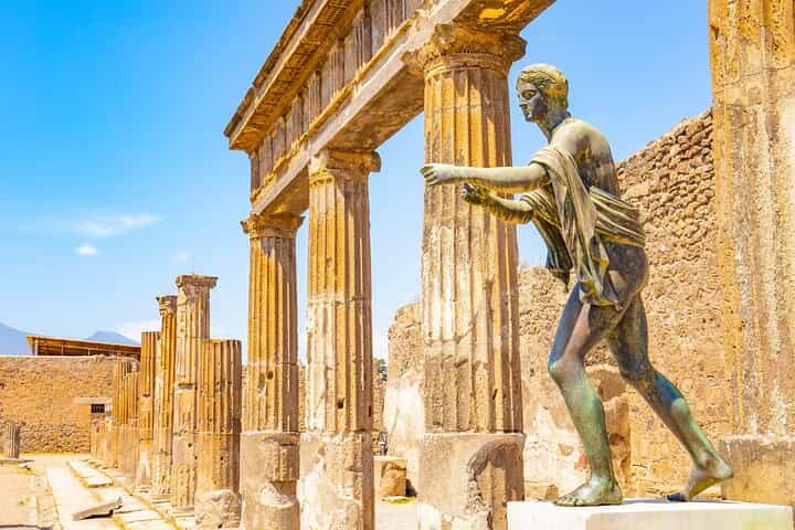 Private Transfer: Naples to Praiano, 2h in Vesuvius or Pompeii