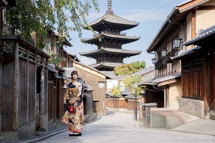 Private Kyoto Early Bird English Tour: Gion(Geisha) & Higashiyama