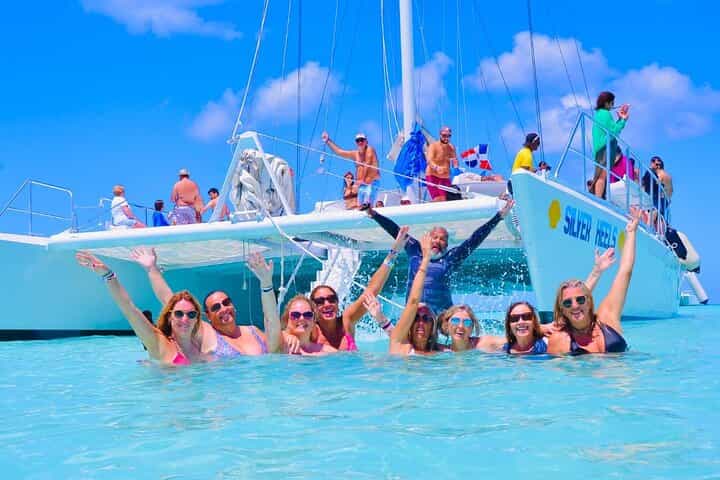 Saona Island Catamaran Tour from Bayahibe with Natural Pool
