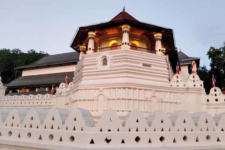 Airport Taxi Transfers from Colombo Airport to Kandy