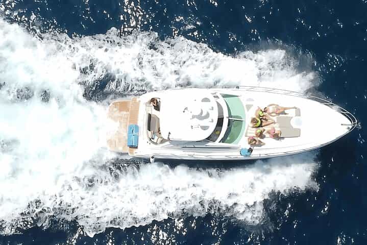 Cabo Luxury Yacht Charter – Private Crew & Snorkeling Adventure