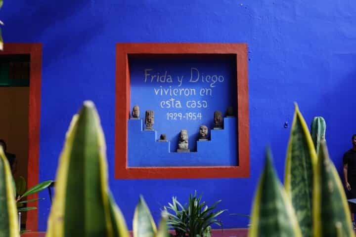 EXCLUSIVE TOUR Frida Kahlo, Coyoacan and Xochimilco - small groups