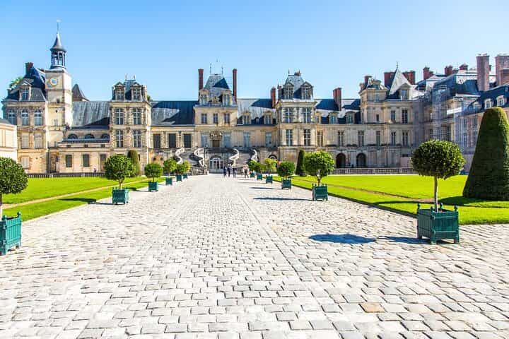 Fontainebleau Castle & Provins UNESCO HERITAGE with hotel pick up