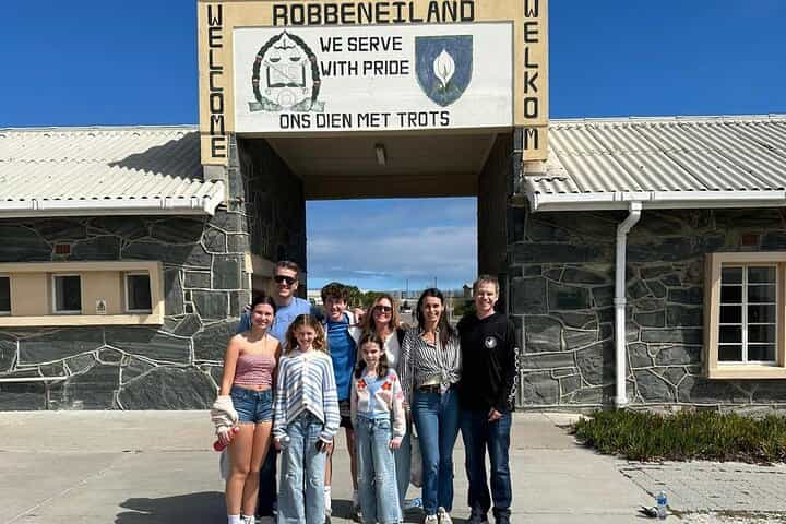 Robben Island, Kirstenbosch Garden, Groot Constantia Private Tour