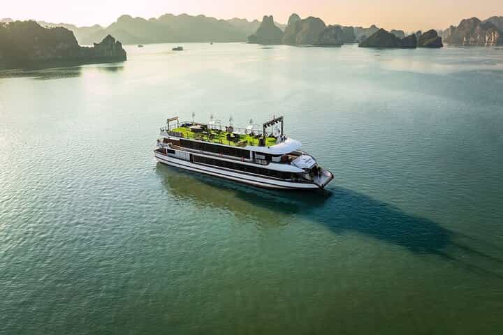 Halong Bay Luxury Day Cruise with Buffet Lunch and Sunset Party