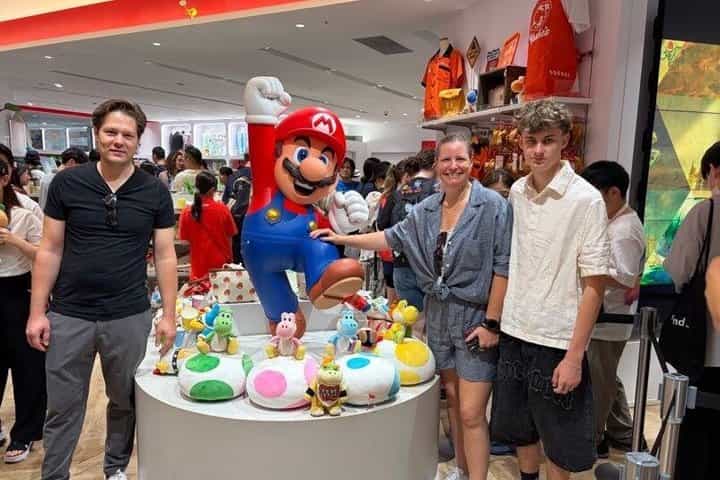 Tokyo: Anime & Manga Tour with Ramen Lunch in Shibuya