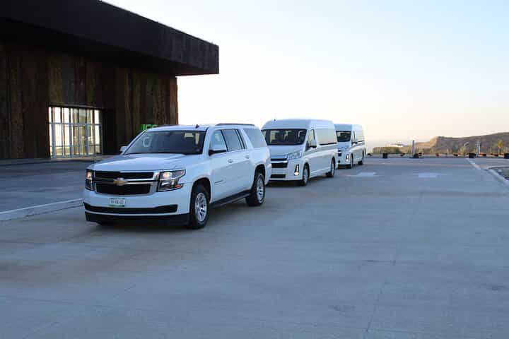 Private Roundtrip Airport Transfer: SJD to Los Cabos - up to 13 