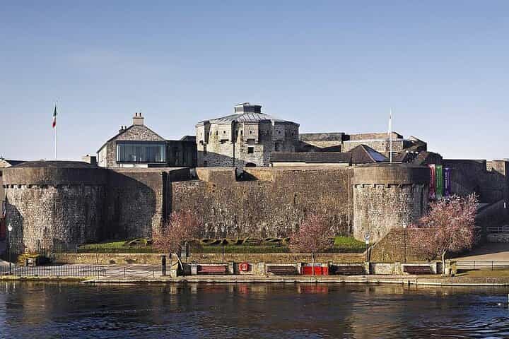 Sean's Bar, Athlone Castle and Clonmacnoise Monastery