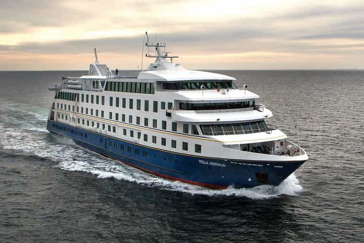 Cruise through the Glaciers from Ushuaia to Punta Arenas