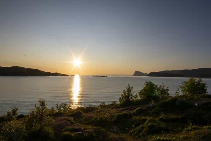Tromsø: Midnight Sun Fjord Adventure with Seaside Lunch