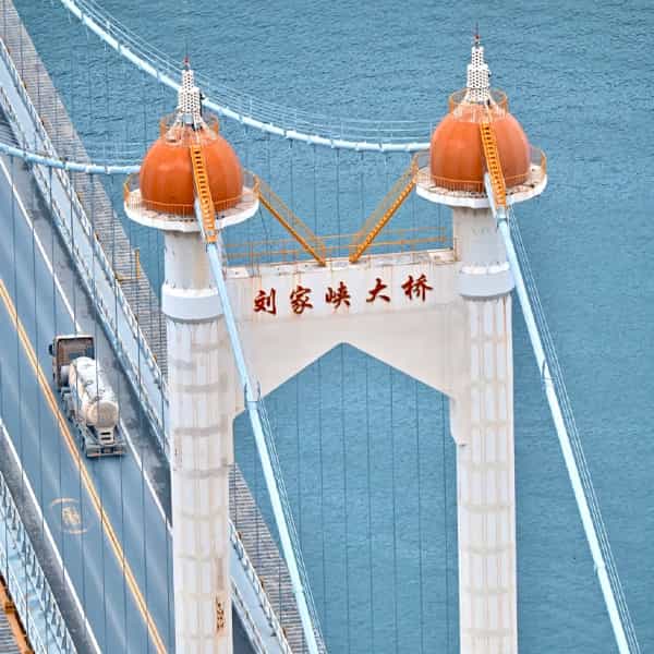 Lanzhou Liujiaxia Reservoir Bridge and Bingling Temple Grottoes 