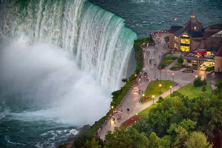 Niagara Falls Bus & Boat Tour with Lunch and Maple Tasting