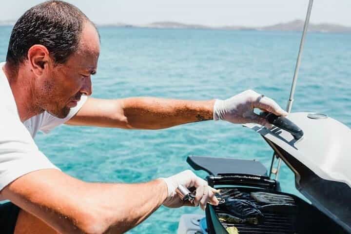 Mykonos: Private Catamaran Cruise—Hotel Pickup, BBQ & Drinks 