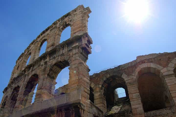 Visit of Verona and Lake Garda. Private tour with pick up
