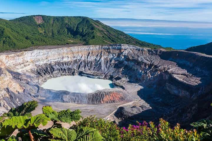 Poas Volcano & Sarchi Oxcarts Private Tour from San Jose