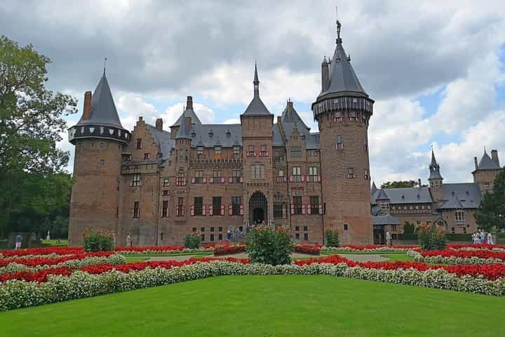 Private Transfer from Brussels to Amsterdam stopping in De Haar Castle