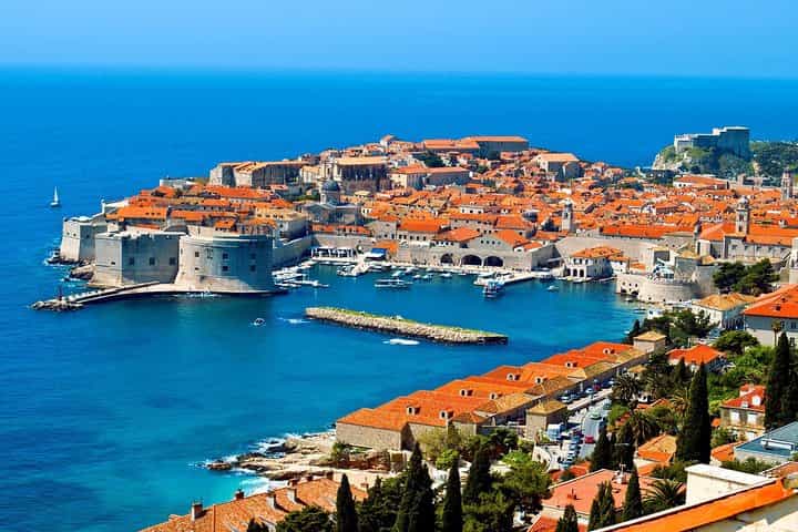 Walking tour of Dubrovnik with transport from Budva