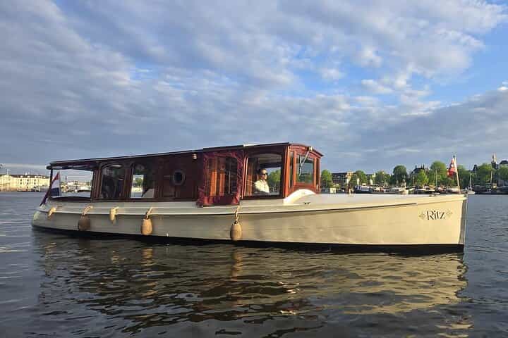 Private Boat Tour in Amsterdam with Welcome Drinks 2/2.5/3 hours