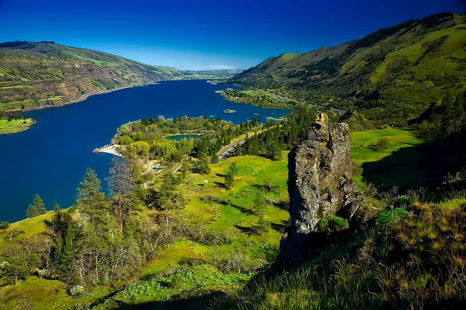 Morning Half-Day Multnomah Falls and Columbia River Gorge Waterfalls Tour from Portland