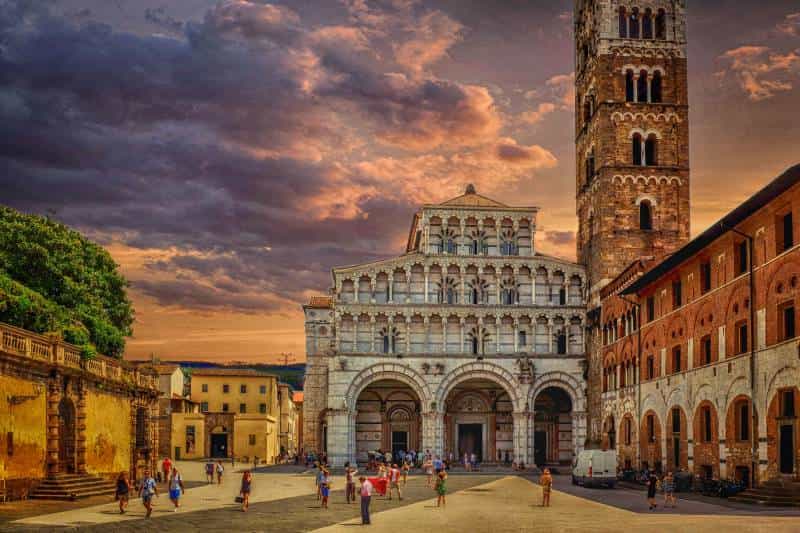Pisa and Lucca full-day tour