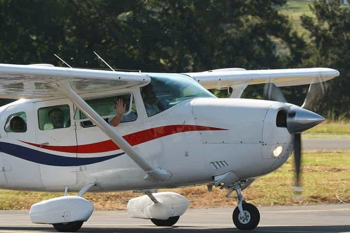 Private Flight Over Poas Volcano. 1 hour flight