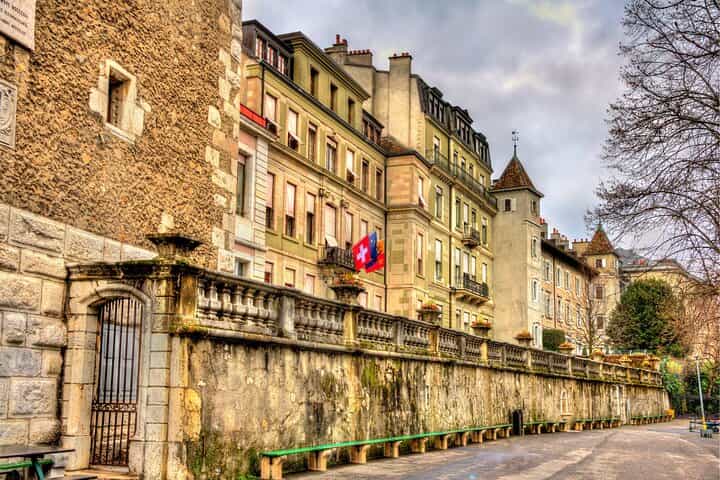 Geneva Scavenger Hunt & Self-Guided Audio Walking Tour