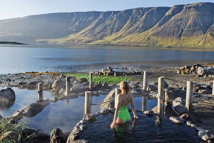 Hvammsvik Hot Springs: Private Round Transfer with Entrance Ticket