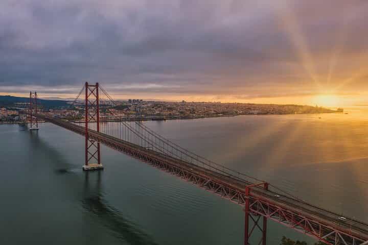 Lisbon Private 6h Customizable Tour with Transportation