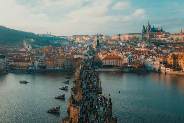 Private Scenic Transfer from Munich to Prague with 4h of Sightseeing