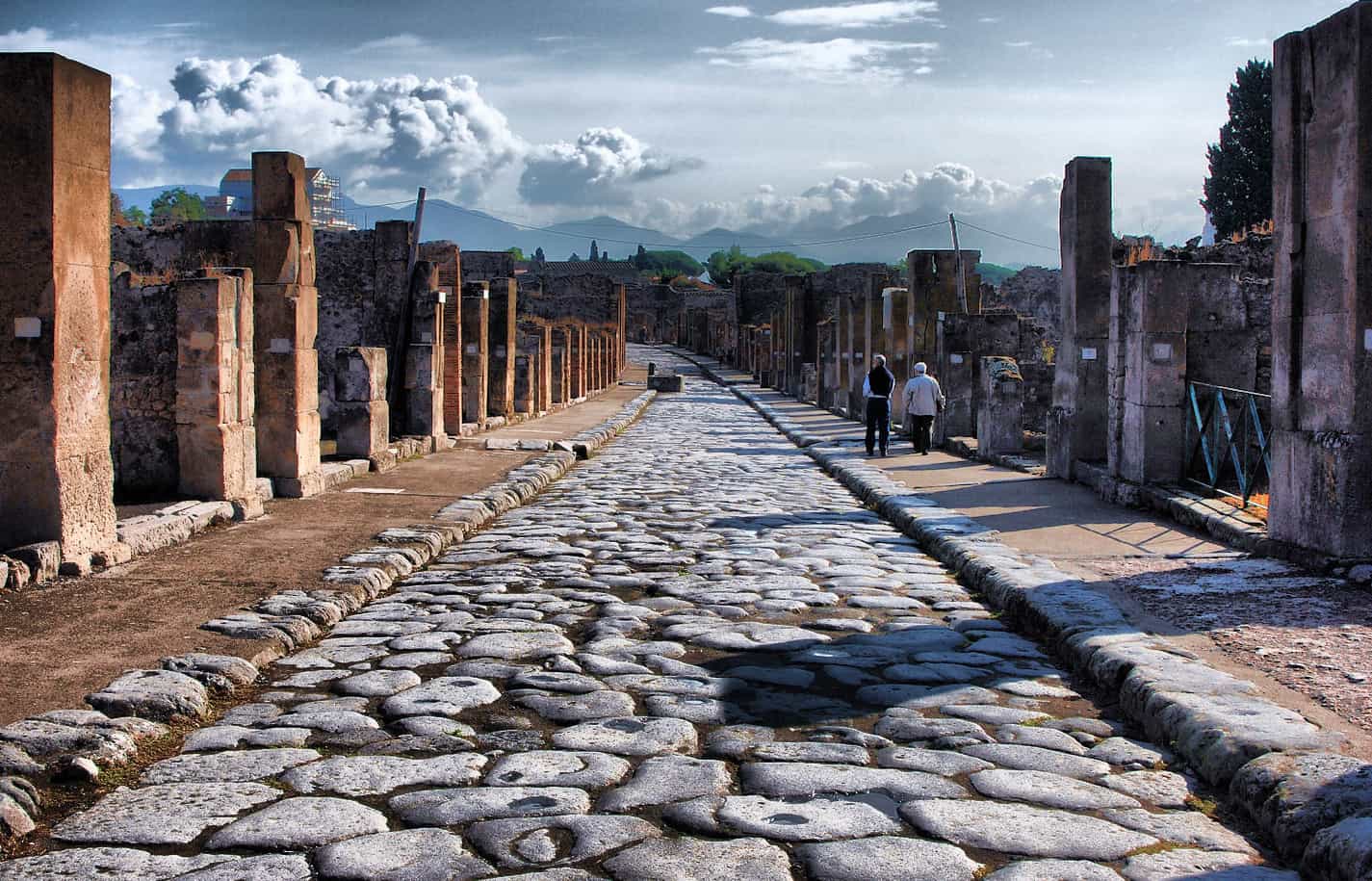 [TOUR GUIDE PRIVATE] POMPEII & NAPLES - 6 hours
