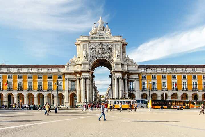 Porto to Lisbon with stops Aveiro-Fátima-Coimbra-Tomar-Nazaré-Óbidos