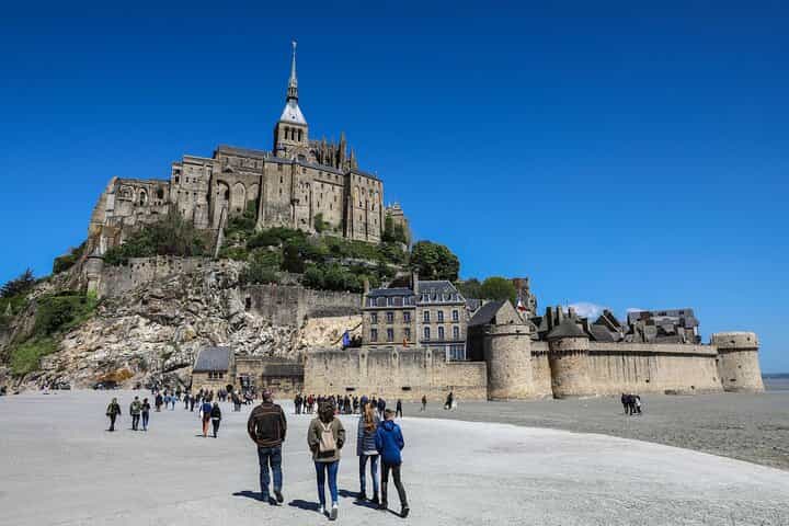 Mont Saint-Michel and Honfleur Private Trip from Paris