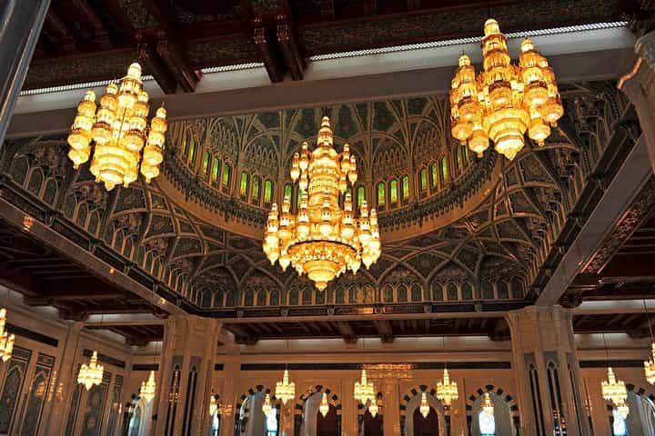 Private Day Trip to Grand Mosque & Nizwa 