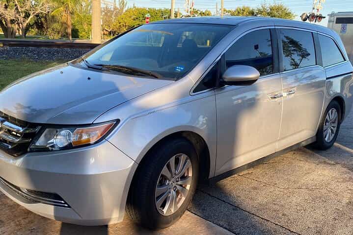 Guayaquil Airport (GYE) to Guayaquil hotels - Round-Trip Private Transfer