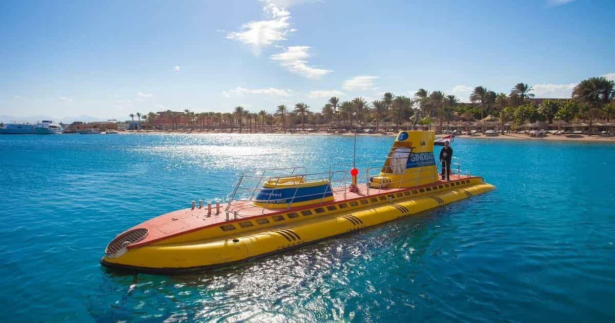 Hurghada: Red Sea Submarine Tour with Hotel Transfers & Soft Drinks