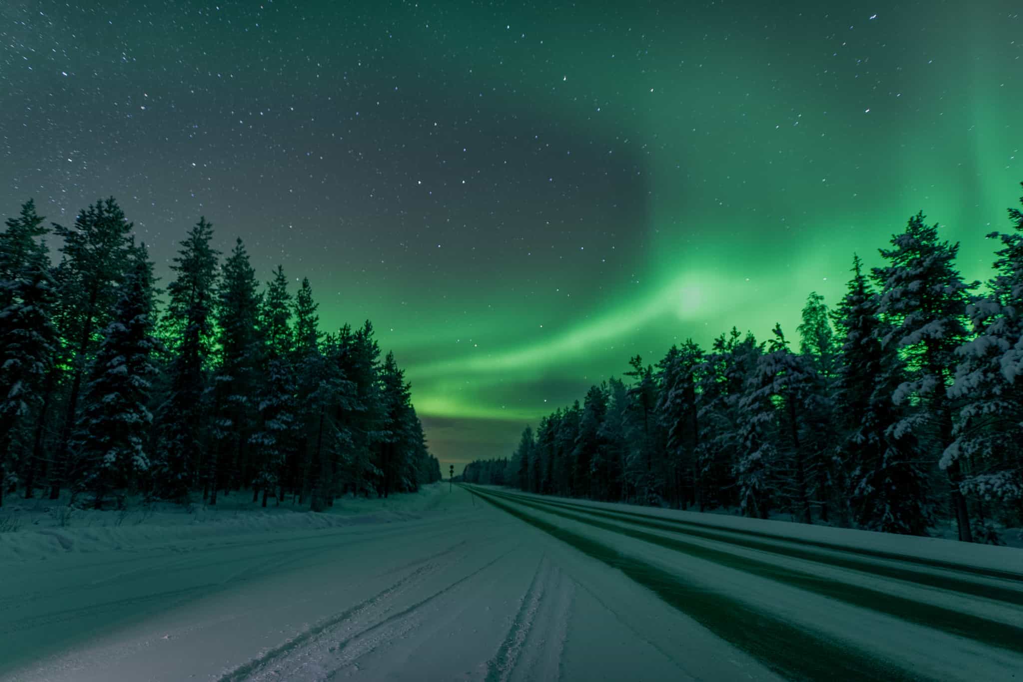 NORTHERN LIGHTS HUNTING WITH PHOTOGRAPHY (Small groups only)